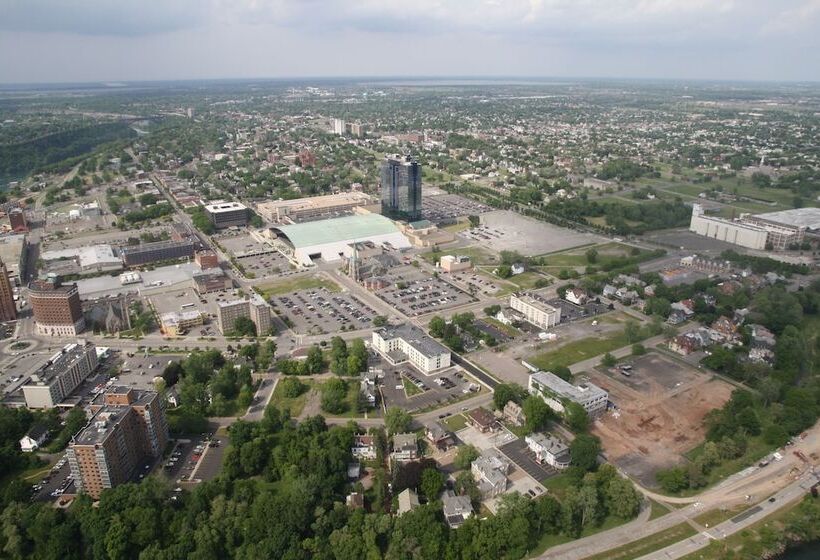 בית מלון כפרי Wingate By Wyndham Niagara Falls