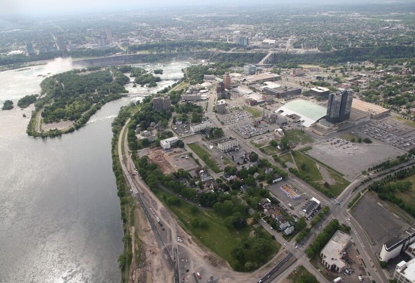 בית מלון כפרי Wingate By Wyndham Niagara Falls