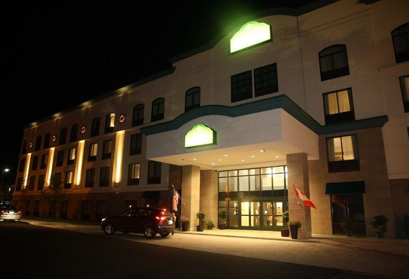 בית מלון כפרי Wingate By Wyndham Niagara Falls