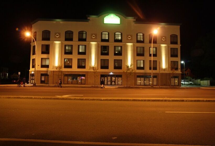 בית מלון כפרי Wingate By Wyndham Niagara Falls