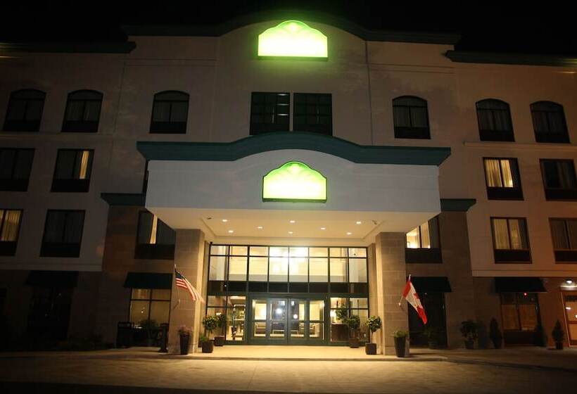 בית מלון כפרי Wingate By Wyndham Niagara Falls