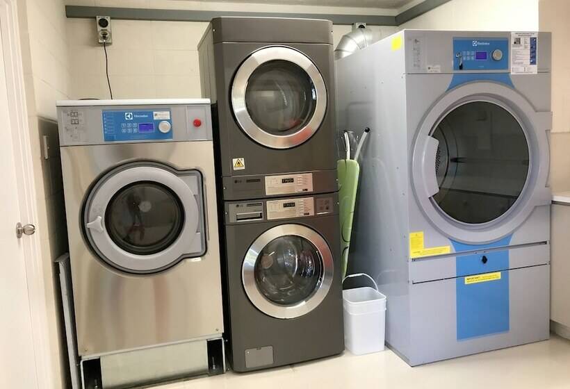 Ellerslie Palms Motel