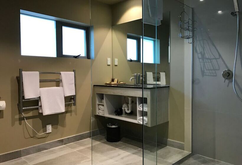 Ellerslie Palms Motel