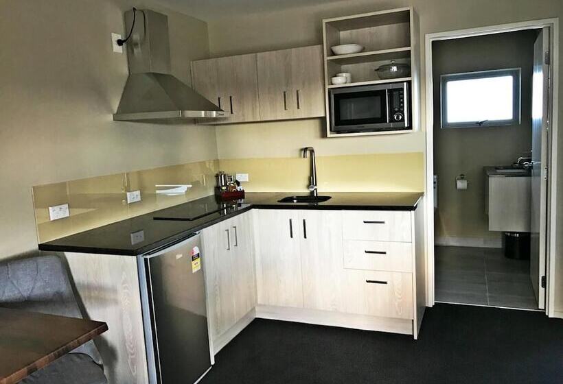 Ellerslie Palms Motel