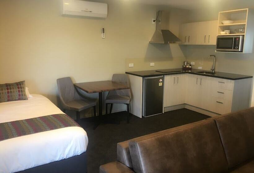 Ellerslie Palms Motel