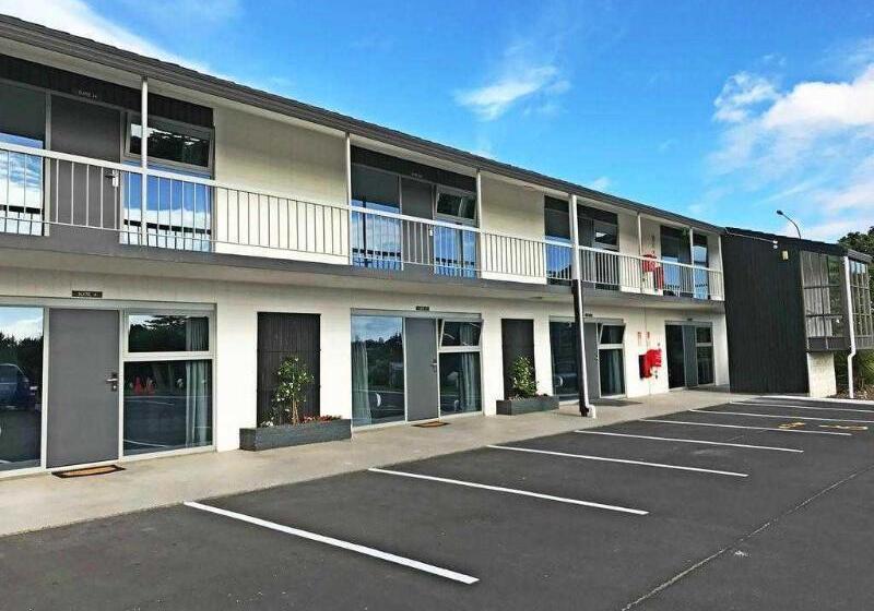 Ellerslie Palms Motel