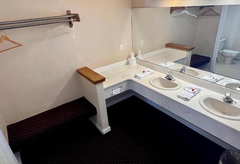 فندق على الطريق Rodeway Inn