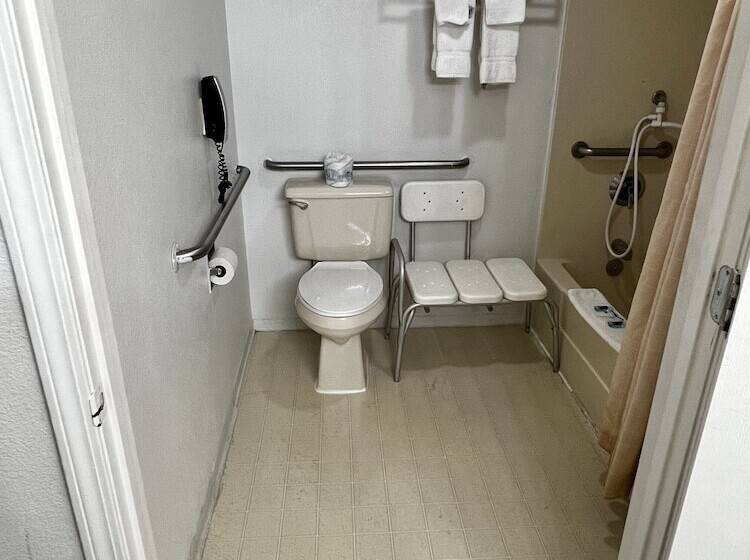 فندق على الطريق Rodeway Inn