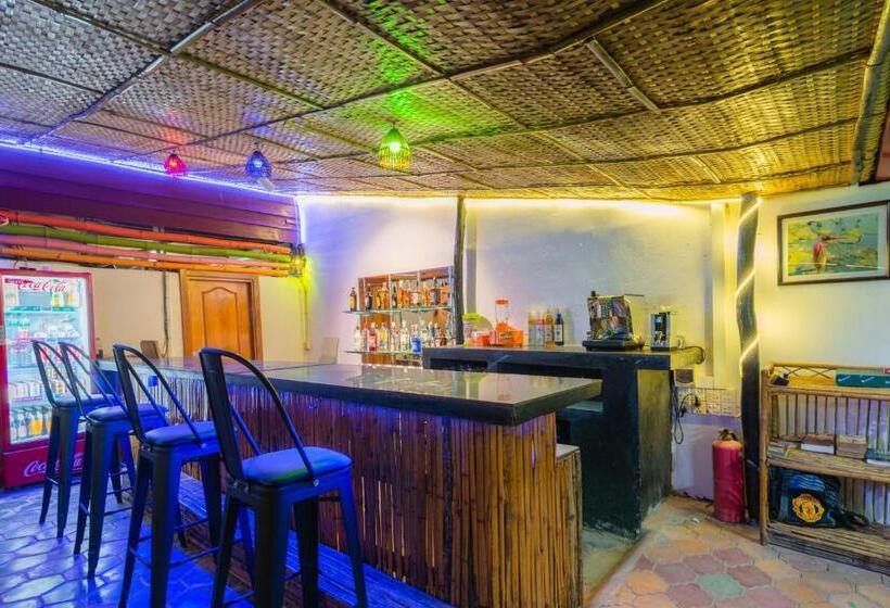 پانسیون Five Rose Siem Reap Hostel