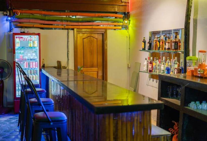 پانسیون Five Rose Siem Reap Hostel