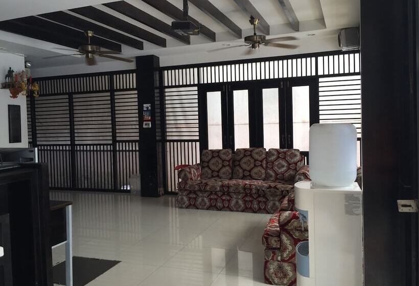 بنسيون The Bird Cage Patong Guesthouse