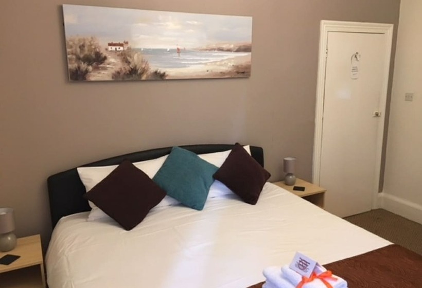 פנסיון Tusker Lodge