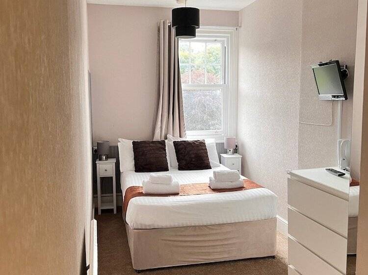 פנסיון Tusker Lodge