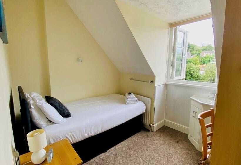 פנסיון Tusker Lodge