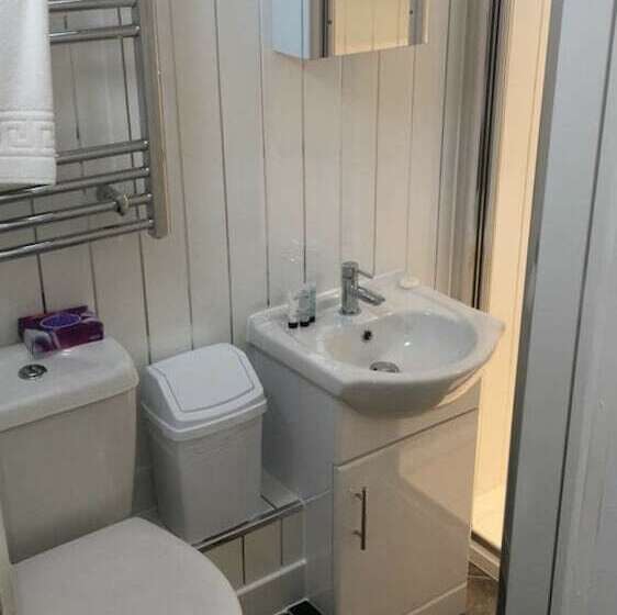 פנסיון Tusker Lodge