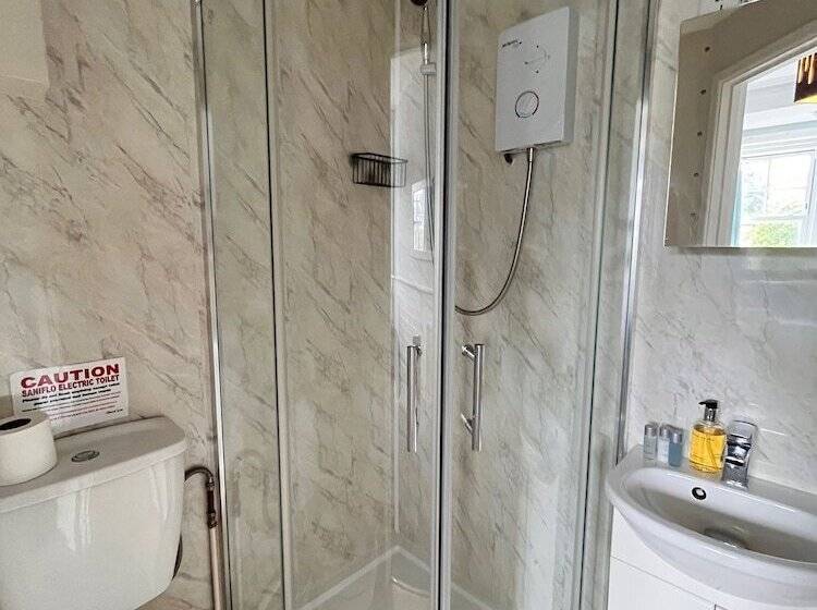 פנסיון Tusker Lodge