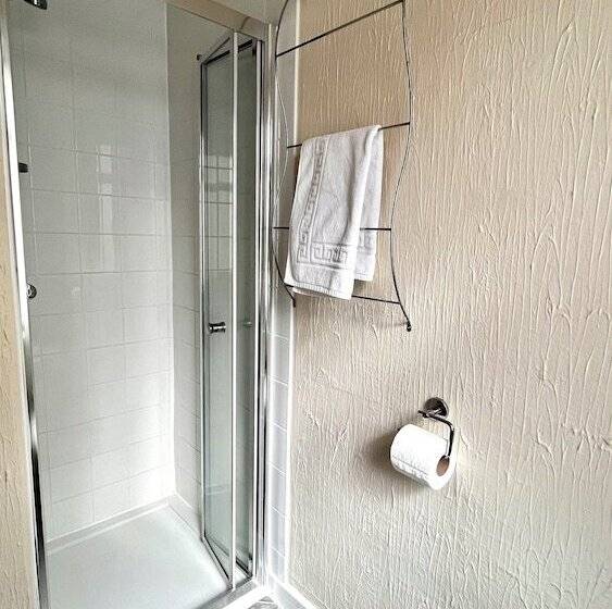 פנסיון Tusker Lodge