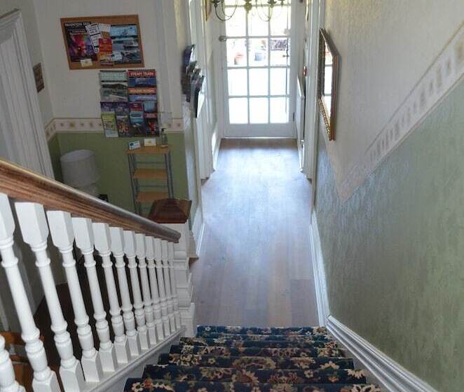 פנסיון Tusker Lodge