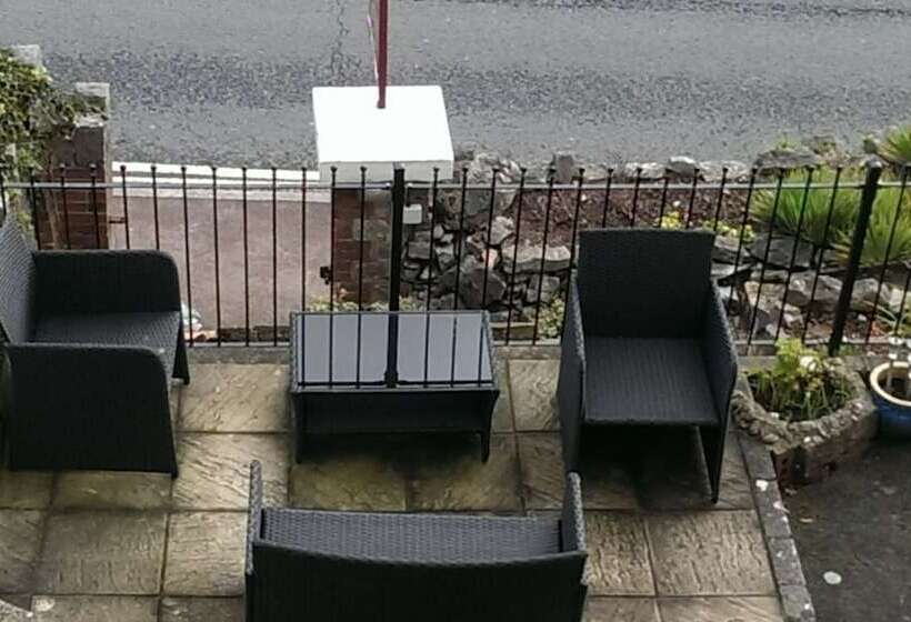 פנסיון Tusker Lodge