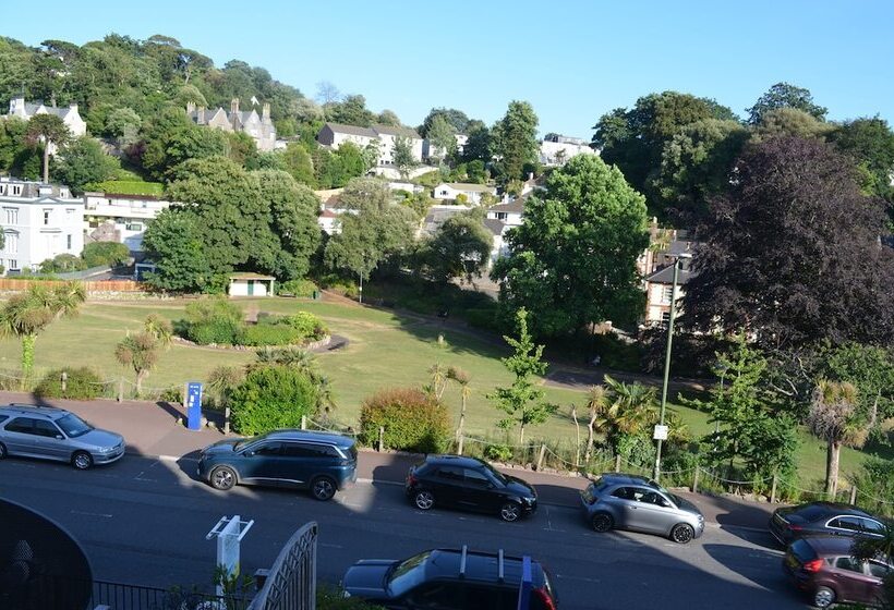 פנסיון Tusker Lodge