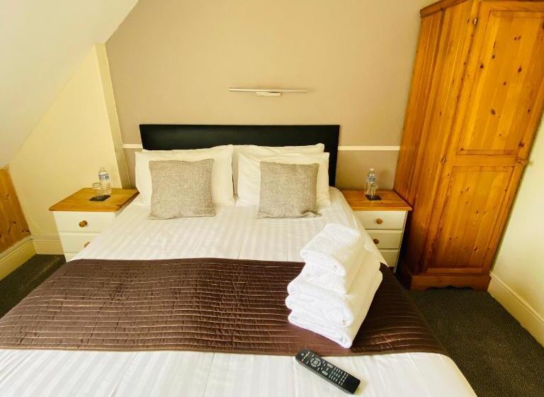 פנסיון Tusker Lodge