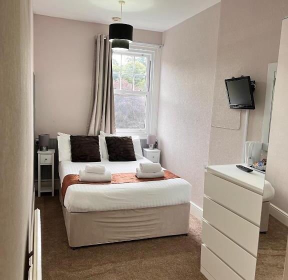 פנסיון Tusker Lodge