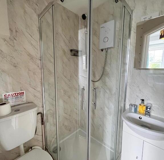 פנסיון Tusker Lodge