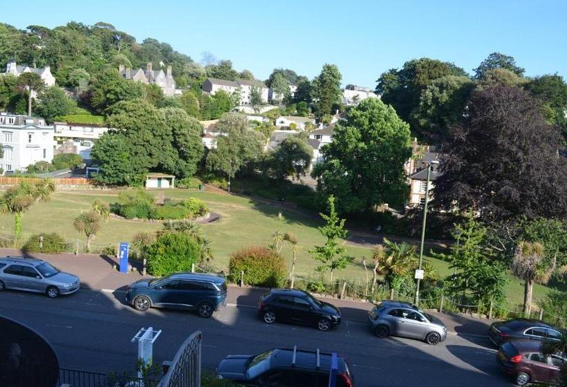 פנסיון Tusker Lodge