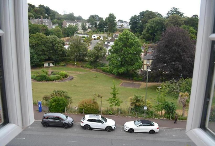 פנסיון Tusker Lodge