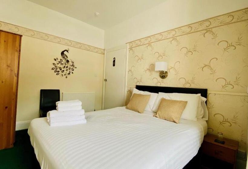 פנסיון Tusker Lodge