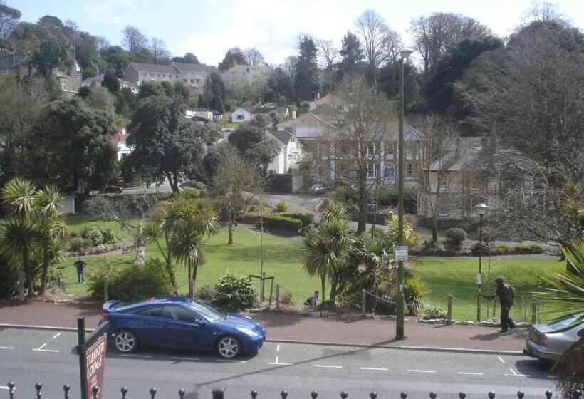 פנסיון Tusker Lodge