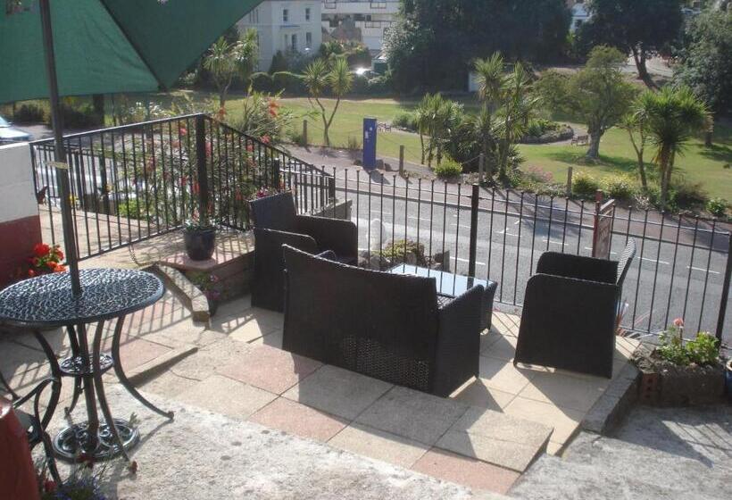 פנסיון Tusker Lodge