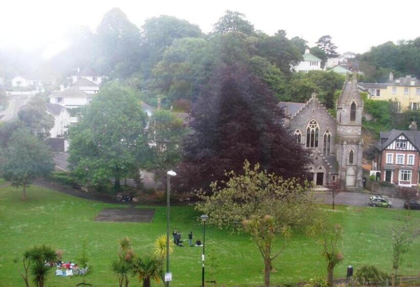 פנסיון Tusker Lodge