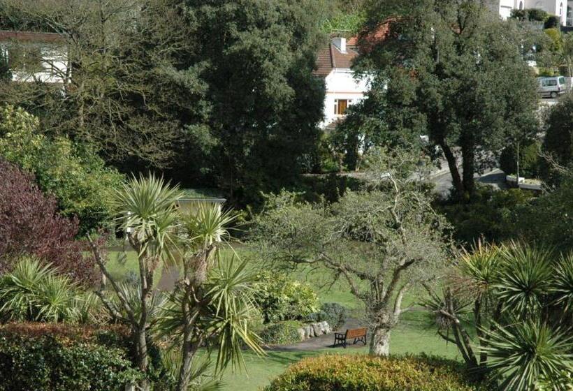 פנסיון Tusker Lodge