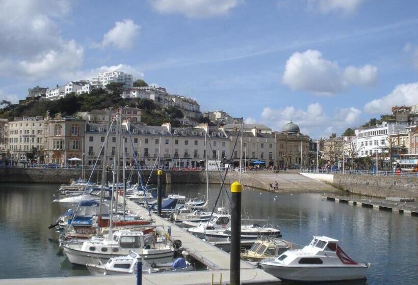 פנסיון Tusker Lodge