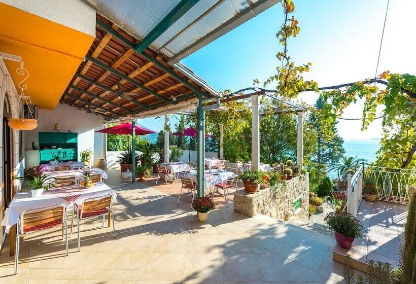 Пансион Villa Carmen Rooms & Apartments