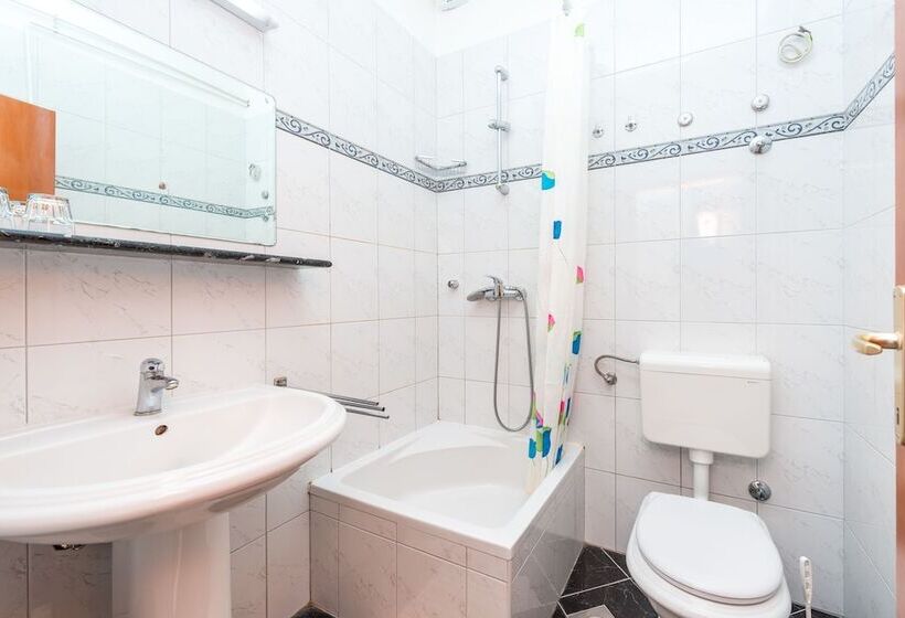 Пансион Villa Carmen Rooms & Apartments