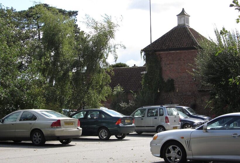 پانسیون Wolds Village