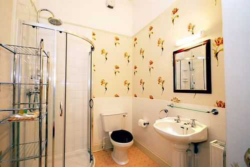 پانسیون Cockington Cottages