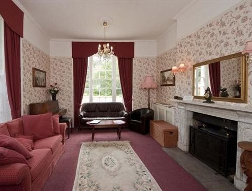 پانسیون Cockington Cottages