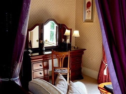 پانسیون Cockington Cottages