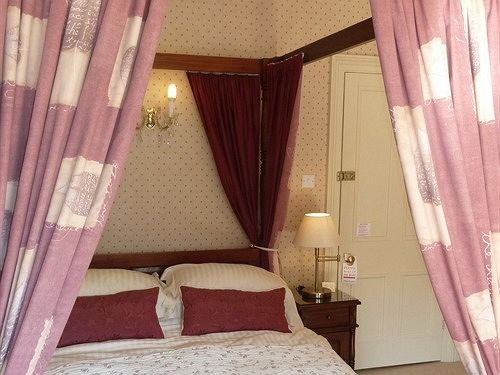 پانسیون Cockington Cottages