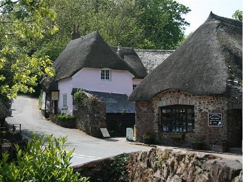 پانسیون Cockington Cottages
