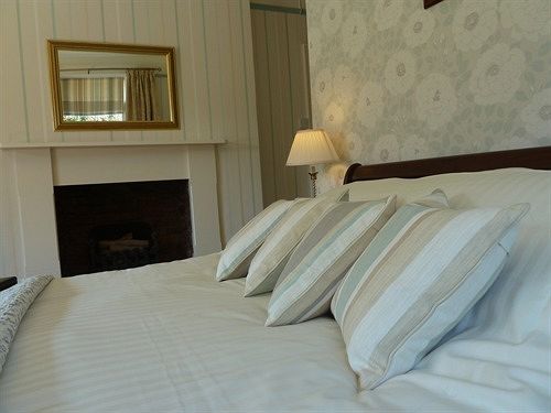 پانسیون Cockington Cottages