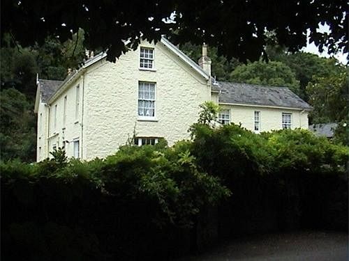 پانسیون Cockington Cottages