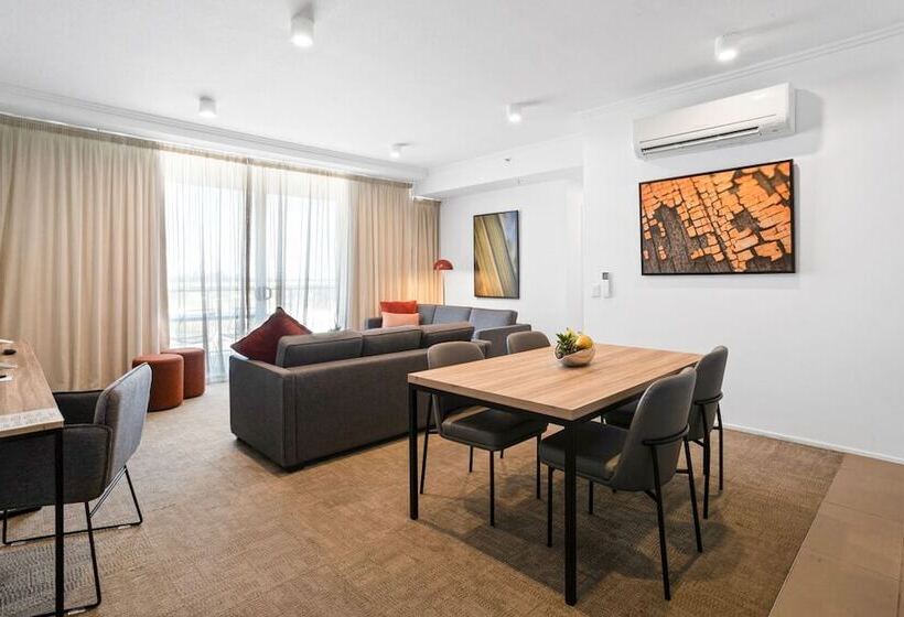 Quest Mackay On Gordon