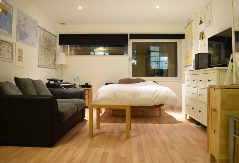Studio Flat Near Borough Tube Sleeps 2