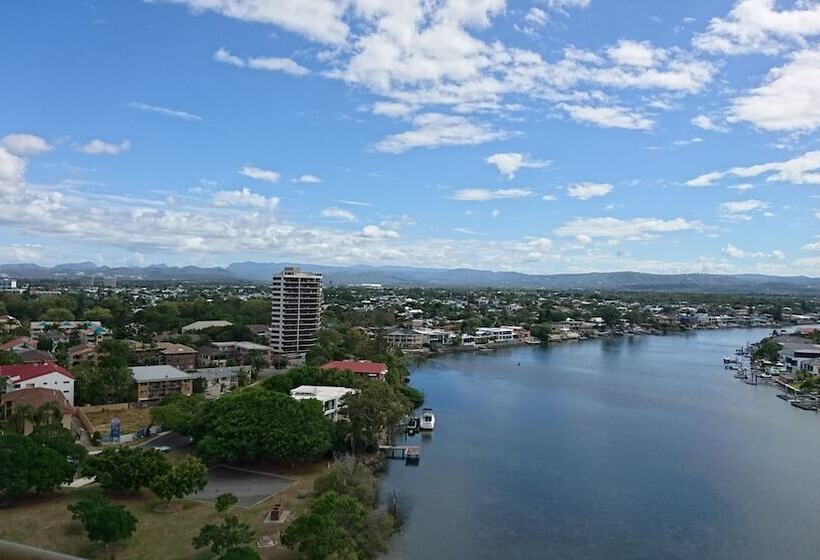 Surfers Hawaiian Holiday Apartments