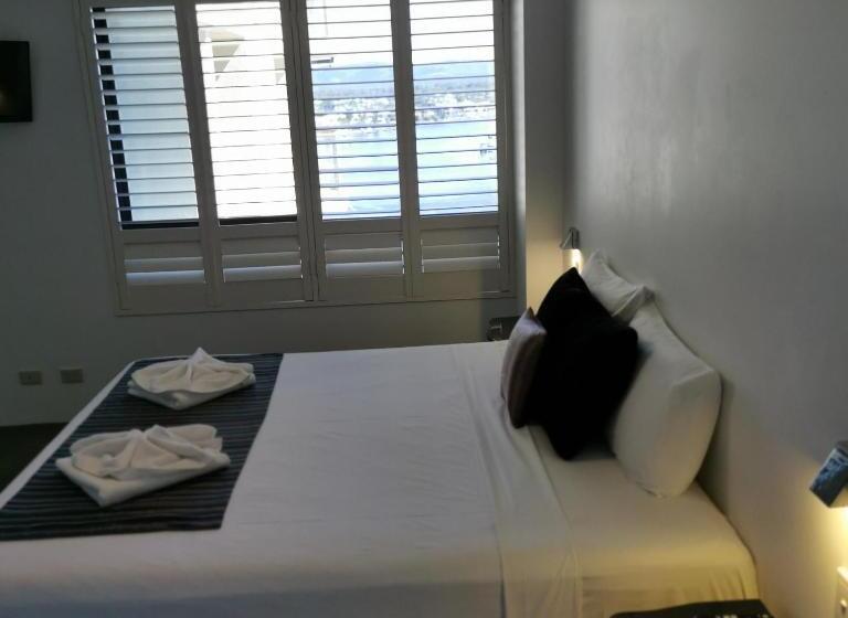 Surfers Hawaiian Holiday Apartments