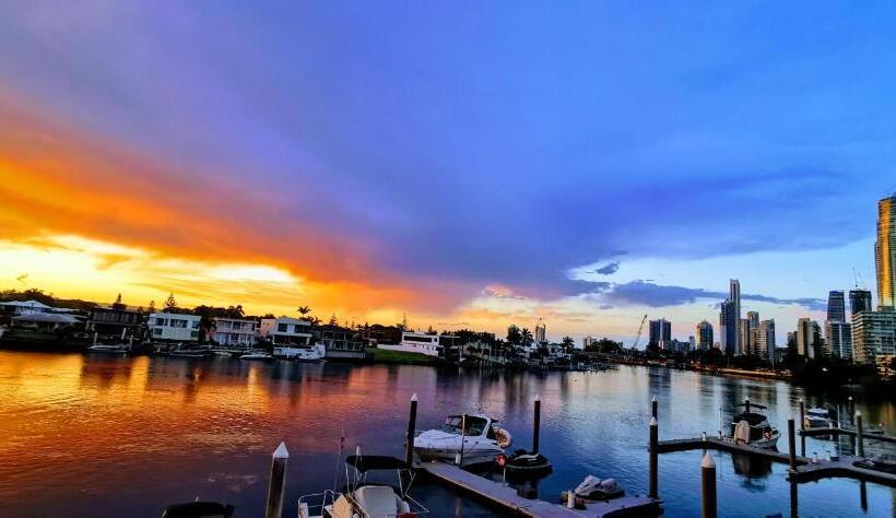 Surfers Hawaiian Holiday Apartments